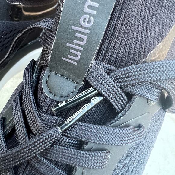 Lululemon Chargefeel Workout Mid Sneakers Women’s Size 8 Black White - Picture 8 of 11